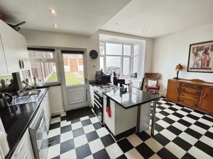 Kitchen Diner- click for photo gallery